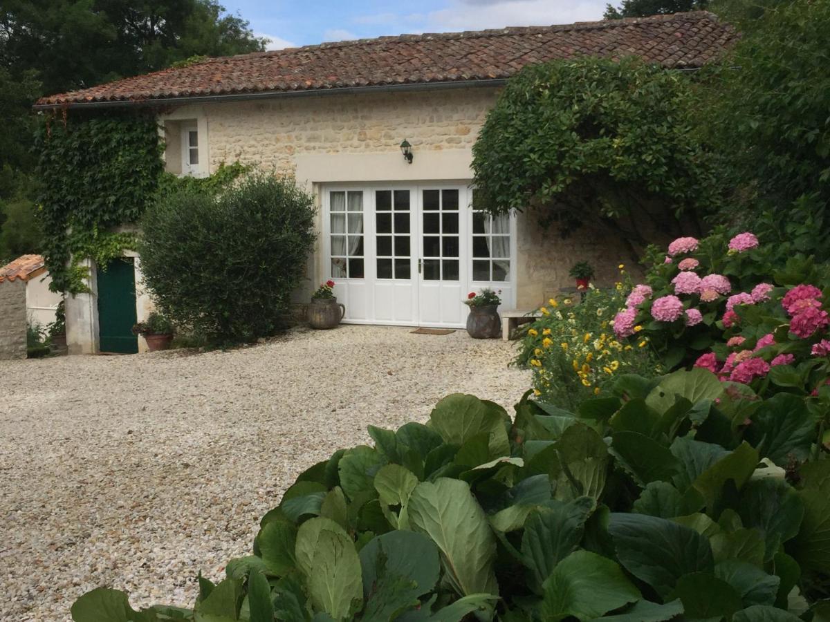 Gite Le Dolmen, Cognac Julienne Exterior photo